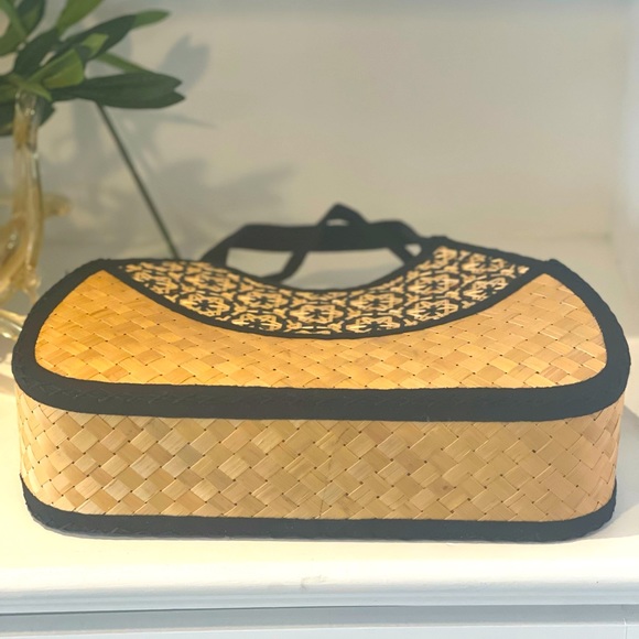 Straw Bag - Picture 4 of 5